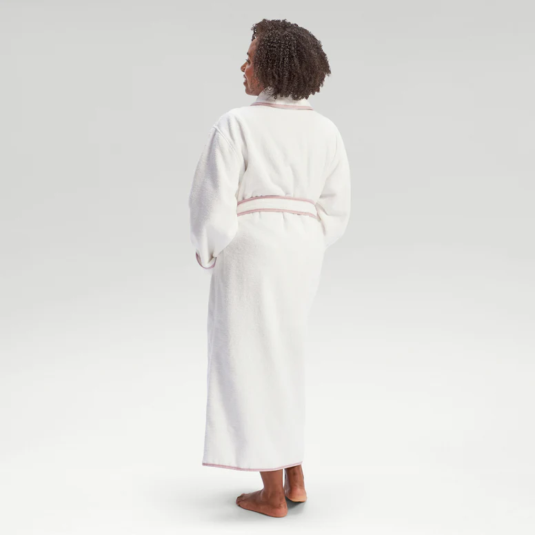 Boundary-Robe_Model-Back_Pink