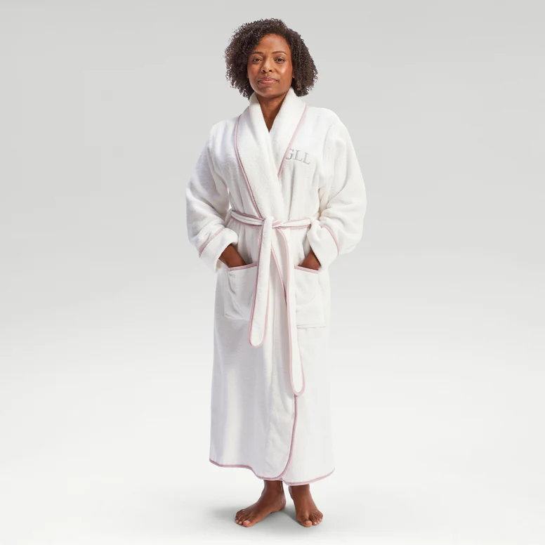 Boundary-Robe_Model-Front_Pink